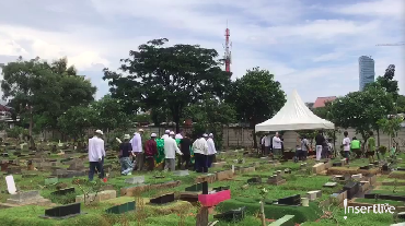 img-title Asisten Dimakamkan, Ivan Gunawan Belum Terlihat