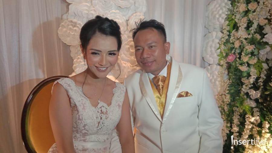 Vicky Prasetyo Bikin 'Persembahan Cinta' Untuk Anggia Chan Ungkap keseriusannya, Vicky Prasetyo gelar Persembahan Cinta untuk Anggia Chan.