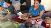 FOTO: Upaya Ibu Tunakarya Bali Berdaya demi Keluarga Banyak ibu tunakarya terpaksa turun ke jalan bekerja serabutan demi keluarga. Namun mereka tak patah arang untuk bisa berdaya lepas dari jalanan.