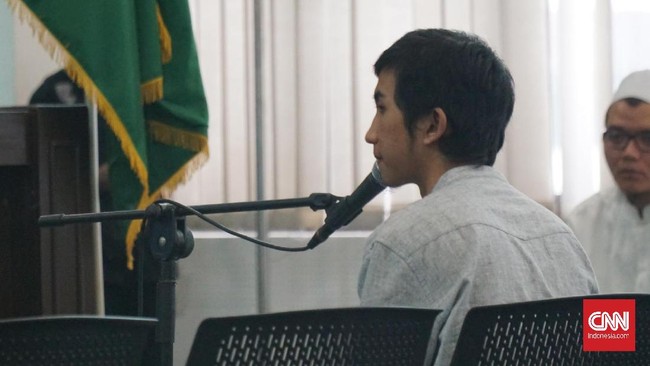 Aksi Cahya Abdul Jabar (18) mengaku sebagai Bahar bin Smith terbongkar. Bahar lantas memerintahkan anak buahnya menjemput Cahya, untuk kemudian menantang duel.