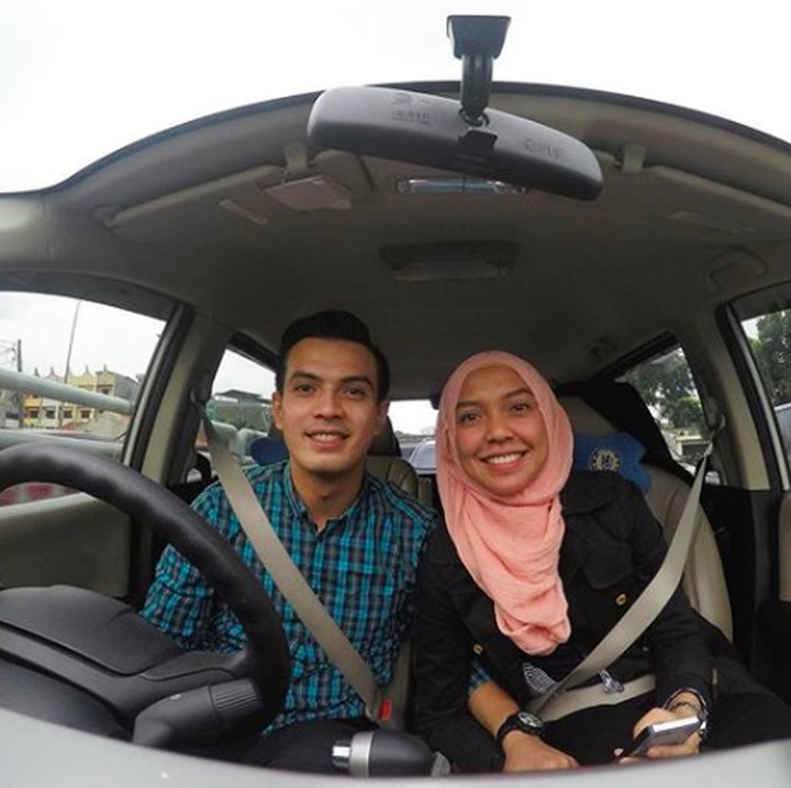<p>Merayakan ulang tahun pernikahan yang ketiga, Temmy berdoa agar bisa 'sehidup dan sesurga' bersama istri tersayangnya. Wah, doa Temmy bikin <em>melting</em> deh. (Foto: Instagram @temmyrahadi99)</p>