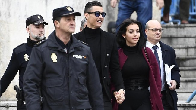 Anak Cristiano Ronaldo akan segera bertambah setelah kekasih CR7, Georgina Rodriguez, dikabarkan sedang mengandung anak kelima penyerang Juventus tersebut.