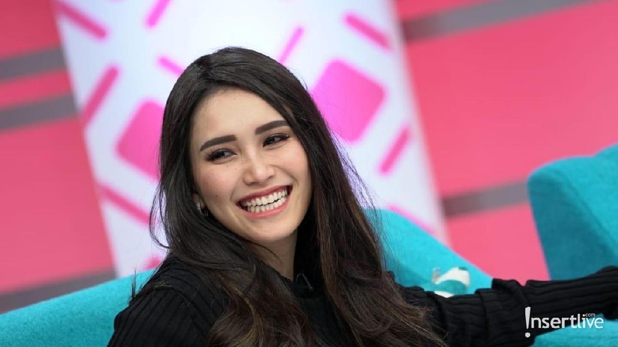 Ayah Ayu Ting Ting Sebut Robby Purba Menantu Robby Purba hadir di acara perayaan ulang tahun Ayu Ting Ting.