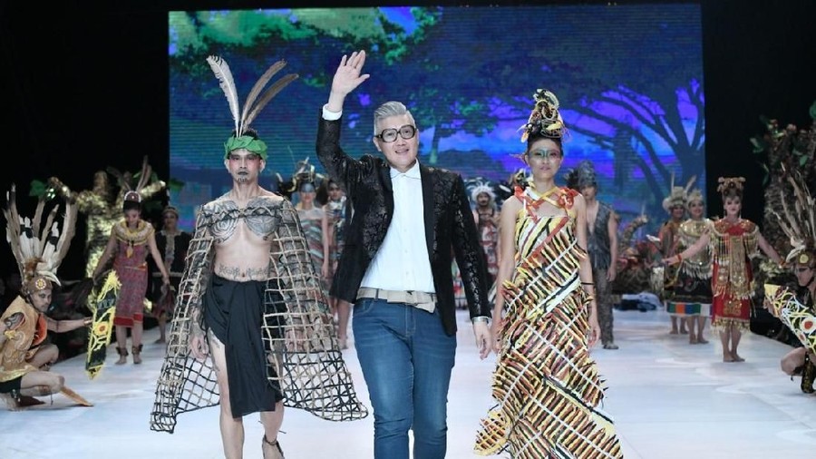 Musa Widyatmodjo memakai 100% bahan yang ramah lingkungan dalam acara Indonesia Fashion Week atau IFW 2019.