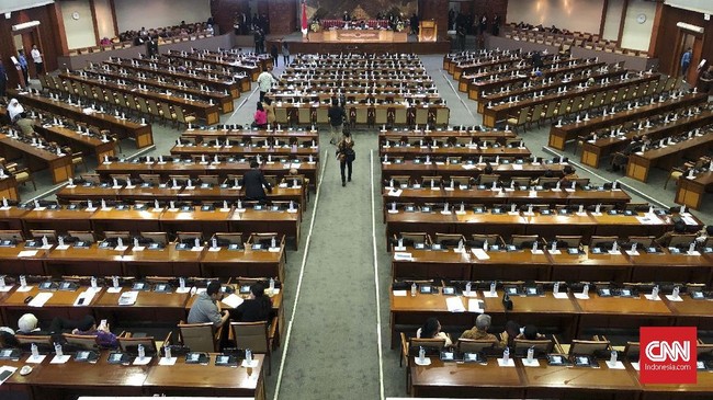 RKUHP mengatur setiap orang yang punya kekuatan gaib dan menawarkan jasa untuk menimbulkan penyakit bagi orang lain bisa dipidana tiga tahun penjara atau lebih.