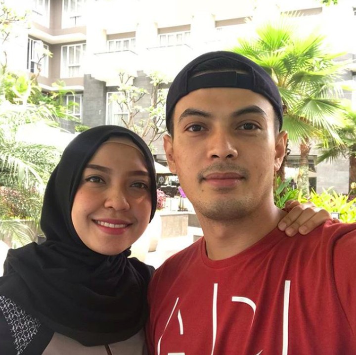 <p>Pria 34 tahun ini sangat menyadari jika sang istri menyanyangi usaha yang dibangunnya sendiri. Saat Ira ulang tahun, Temmy mendoakan agar Allah semakin memudahkan usaha istrinya itu. (Foto: Instagram @temmyrahadi99)</p>