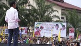 FOTO: Jokowi Sapa Mamuju, Prabowo di Bandung Dua calon presiden hari ini menggelar kampanye terbuka. Jokowi menyapa warga di Mamuju Sulawesi Barat, sementara Prabowo di Kota Bandung, Jabar.