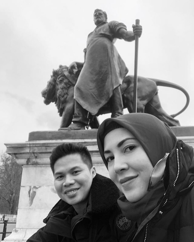 Pada kehamilan keempatnya, Ratna Galih memutuskan untuk baby moon ke Eropa. Ratna menjalani program bayi tabung untuk anak kembarnya. Yuk, intip potret serunya!