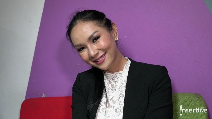 Kalina Oktarani geram publik membanjiri instagram anaknya dengan pertanyaan yang tidak pantas. 