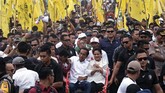 FOTO: Jokowi Sapa Mamuju, Prabowo di Bandung Dua calon presiden hari ini menggelar kampanye terbuka. Jokowi menyapa warga di Mamuju Sulawesi Barat, sementara Prabowo di Kota Bandung, Jabar.