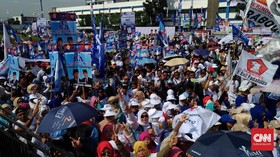 Prabowo Kampanye, Simpatisan Penuhi Stadion Sidolig Bandung