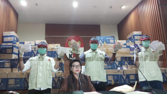 KPK mengamankan uang sekitar Rp8 miliar dalam OTT politikus Golkar Bowo Sidik Pangarso. Uang tersebut diduga untuk serangan fajar Pemilu 2019.