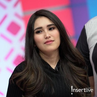 Ketahuan Nyomot Foto, Ayu Ting Ting Kembali Dihujat Netizen