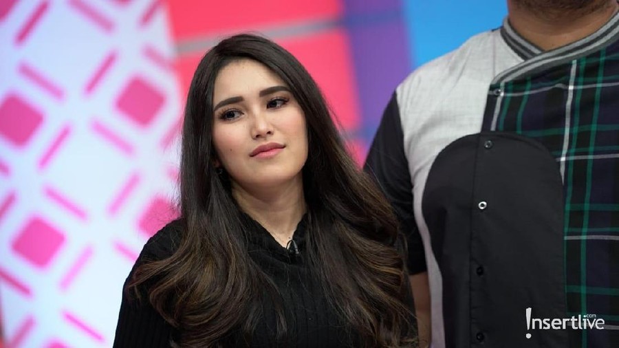 Ayu Ting Ting diduga mengambil foto milik orang sembarangan.