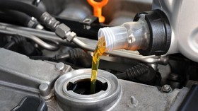 3 Tanda Oli Mobil Matic Perlu Segera Diganti