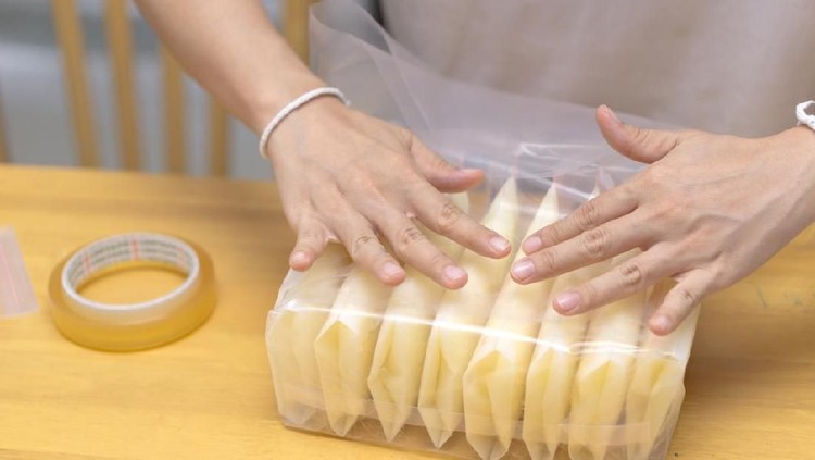 Packing frozen breast milk storage bags