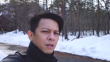 img-title Heboh, Ariel NOAH Pakai Seragam Dokter Bikin Gempar Satu Gedung