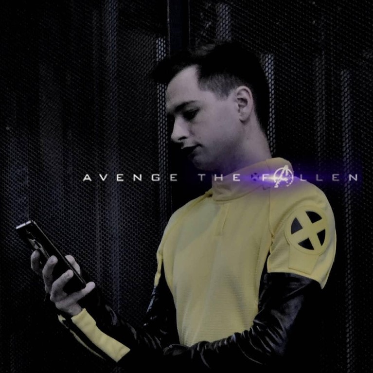 Tak hanya viral dan menjadi sorotan, poster baru film Avengers:Endgame juga banyak dibuatkan meme. Berikut ini meme kratif dari sampul baru film MCU tersebut.