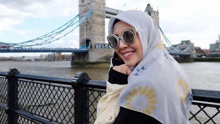 Pada kehamilan keempatnya, Ratna Galih memutuskan untuk baby moon ke Eropa. Ratna menjalani program bayi tabung untuk anak kembarnya. Yuk, intip potret serunya!