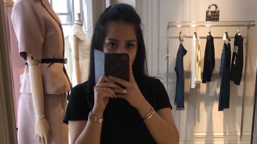 Nagita Slavina memiliki banyak sekali koleksi wardrobe di rumah