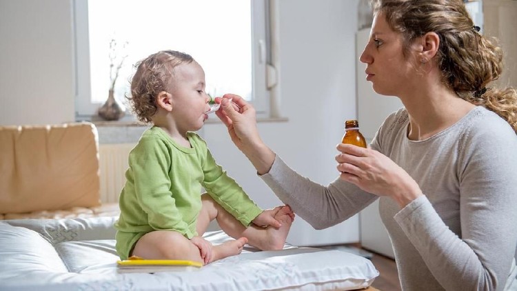 ilustrasi anak minum vitamin