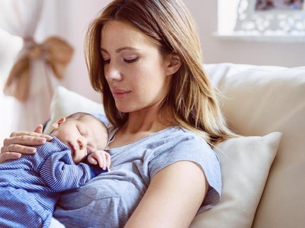 Jadwal Menyusui Bayi Baru Lahir agar Mencukupi Kebutuhan Nutrisinya