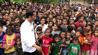 <p>Antusias anak-anak Kupang, Nusa Tenggara Timur (NTT), saat menyambut Presiden Jokowi ini perlu diacungi jempol ya, Bun. Mereka ramai sekali. (Foto: Instagram @jokowi)  </p>