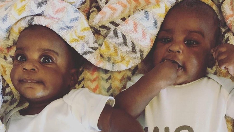 Mengupas soal fenomena ibu yang melahirkan bayi kembar.