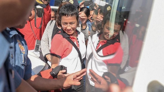 Maria Ressa, pemimpin redaksi Rappler, media yang kerap mengkritik Presiden Rodrigo Duterte, dibebaskan seteah memberikan jaminan setara Rp24,3 juta.