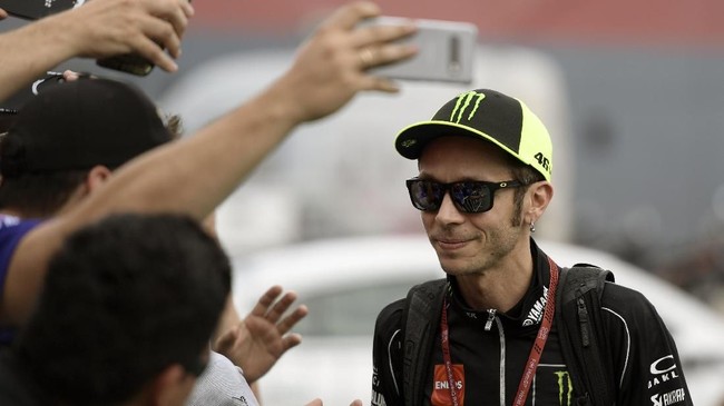 Pebalap veteran MotoGP Valentino Rossi berharap masih bisa membalap hingga 67 tahun seperti yang dilakukan idolanya, Kenny Roberts.