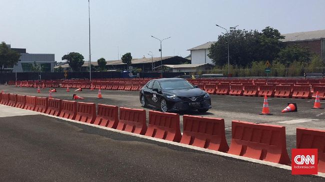 Toyota 'Sulap' Lahan Parkir Jadi Tempat Tes Mobil