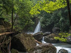Penasaran Air Terjun Haratai Kalsel? Ini Daya Tarik hingga Harga Tiketnya
