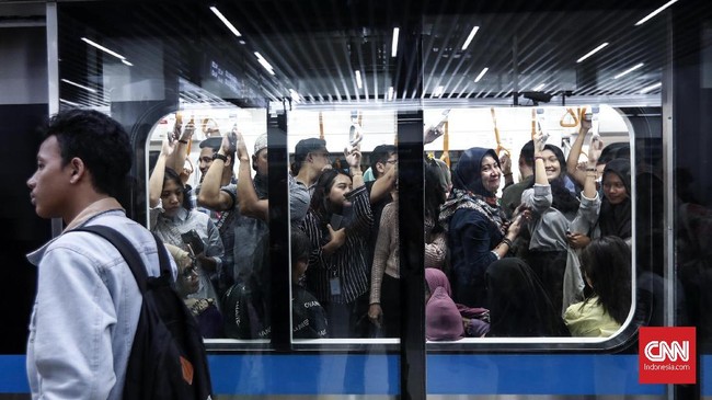 Yunita Amalia, salah satu penumpang MRT terjebak hampir setengah jam dalam gerbong yang terhenti karena listrik padam.