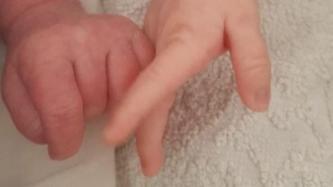 Aneh, Ibu Lahirkan Anak Kembar dari 2 Ayah yang Berbeda