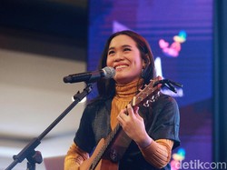 Cerita Sheryl Sheinafia Bertemu Brendon Urie, Berawal dari Iseng