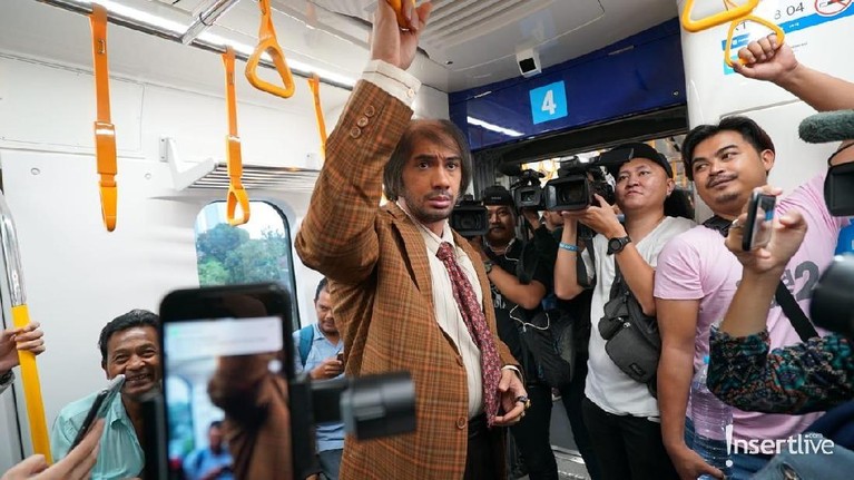 Masih dalam rangka promosi film My Stupid Boss, Intip keseruan Bossman (Reza Rahadian) Naik MRT Jakarta hingga nonton bareng.