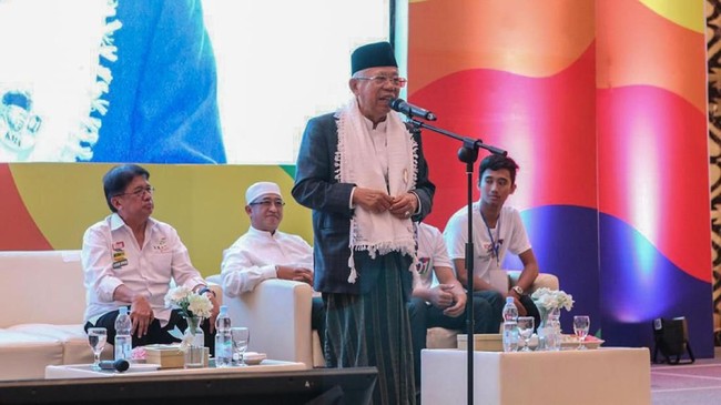 Calon Wakil Presiden Ma'ruf Amin minta kepada masyarakat apalagi emak-emak untuk tidak berantem karena beda pilihan calon presiden.