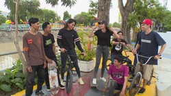 Bunga Jelitha & Melayu Nicole Menaklukkan Seluncur Raksasa