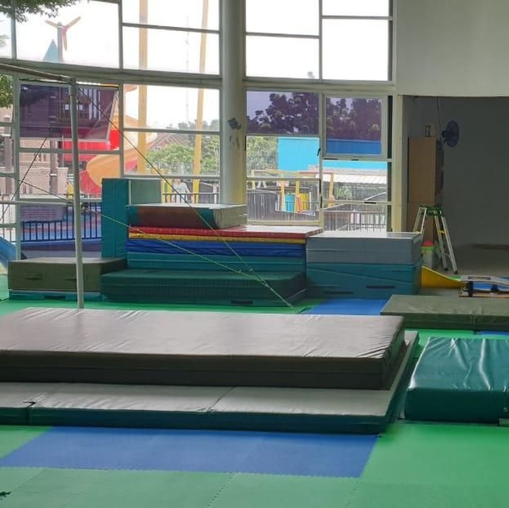 <p>Ada area gymnastic juga, Bun. Ayo, siapa gadis kecil dan jagoan cilik Bunda yang hendak melatih kemampuan <em>gymnastic</em>-nya? <em>He-he-he.</em></p>