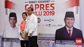 Gandeng Iriana, Jokowi Tiba di Lokasi Debat Keempat