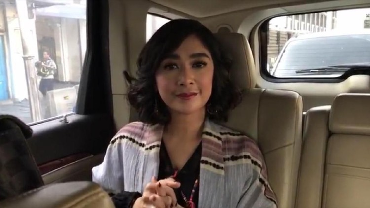 Kesedihan Uut Permatasari Ditinggal Pergi Ayahanda Selamanya Ayahanda Uut Permatasari meninggal dunia akibat kecelakaan Sabtu (30/3/2019).