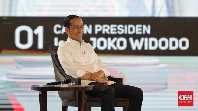 Survei PoliticaWave menyampaikan Jokowi lebih unggul daripada Prabowo berdasakan hasil perbincangan di media sosial. Sentimen positif untuk Jokowi lebih besar.