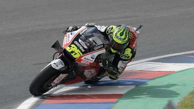 Cal Crutchlow dipastikan absen di MotoGP San Marino karena tidak berada dalam kondisi fit usai operasi lengan.