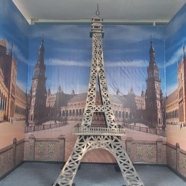<p>Mau foto di Menara Eiffel juga boleh. Ya, karena area-area yang disebut spot <em>selfie</em> nuansa Eropa memang ditujukan bagi pengunjung yang ingin foto dengan suasana Eropa, Bun. </p>