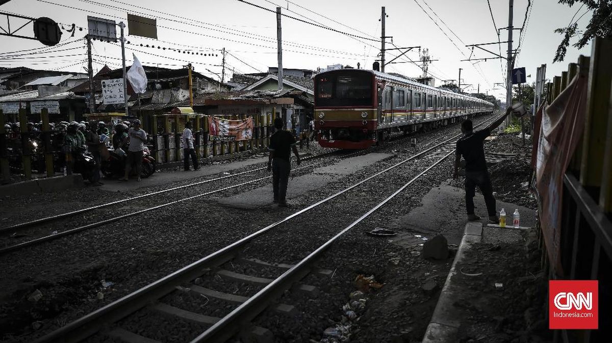 Penyebab Mobil Listrik Rentan Mati Saat Melintas Rel Kereta