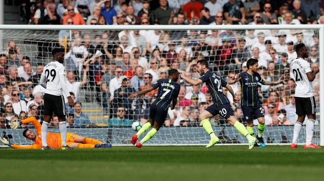 Manchester City unggul 2-0 atas Fulham hingga akhir babak pertama pertandingan Liga Primer Inggris di Stadion Craven Cottage, Sabtu (30/3).
