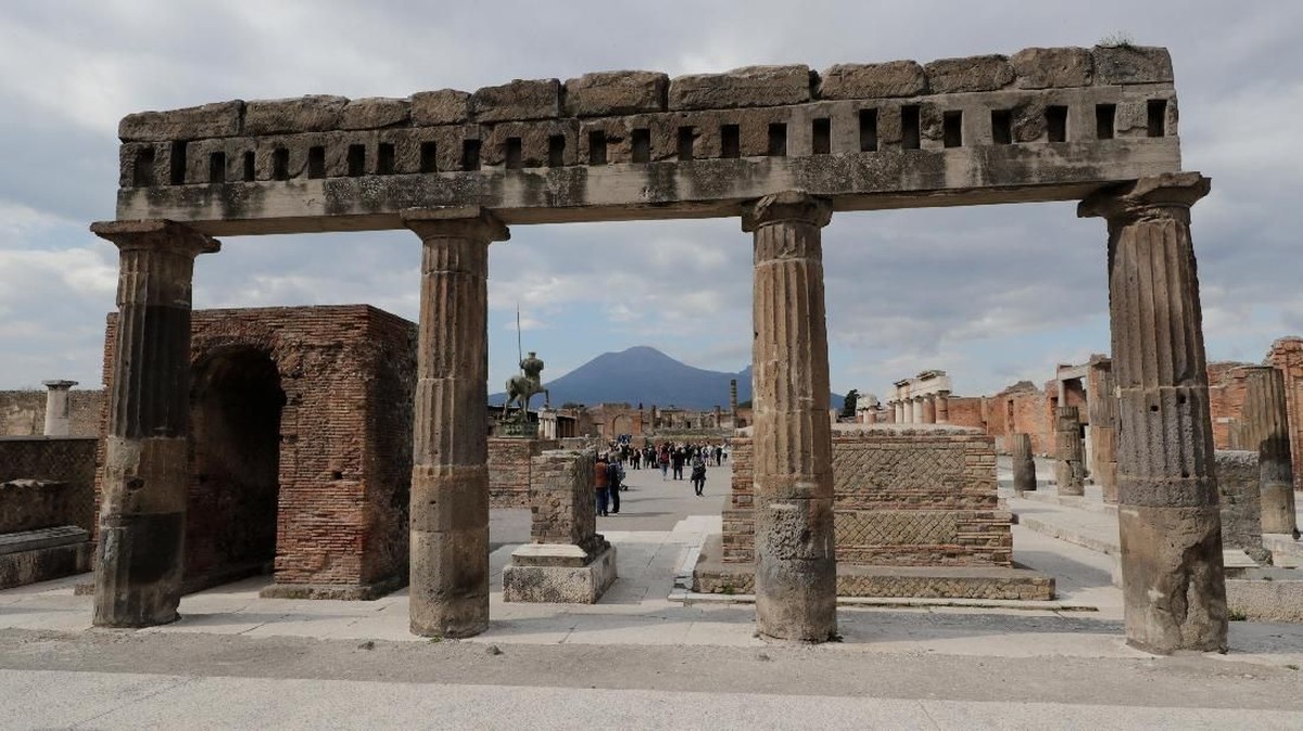 FOTO: Upaya Restorasi Keindahan Yunani di Gunung Pompeii