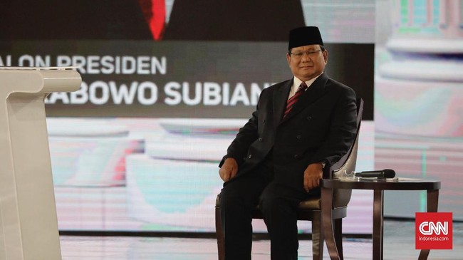Menjawab kritik Jokowi yang menuduhnya tidak percaya pada TNI, Prabowo mengaku bahwa dirinya telah mempertaruhkan nyawa di TNI.