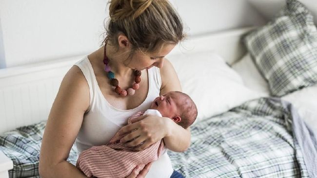 5 Cara Mengatasi Bayi Baru Lahir Rewel Di Malam Hari