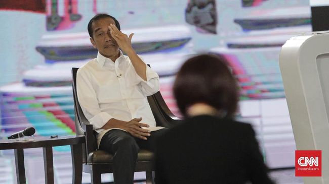 Presiden Jokowi menyebut sejumlah contoh hoaks yang menyebar sepanjang Maret, di antaranya adalah soal legalisasi LGBT dan penghalalan babi panggang.